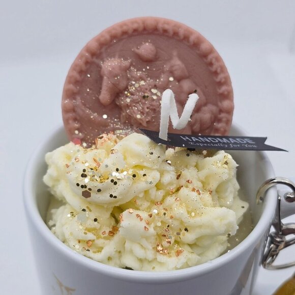 Capricorn Zodiac Candle Gift Set – 11oz Layered Mug Candle + Resin Keychain - Picture 10 of 13